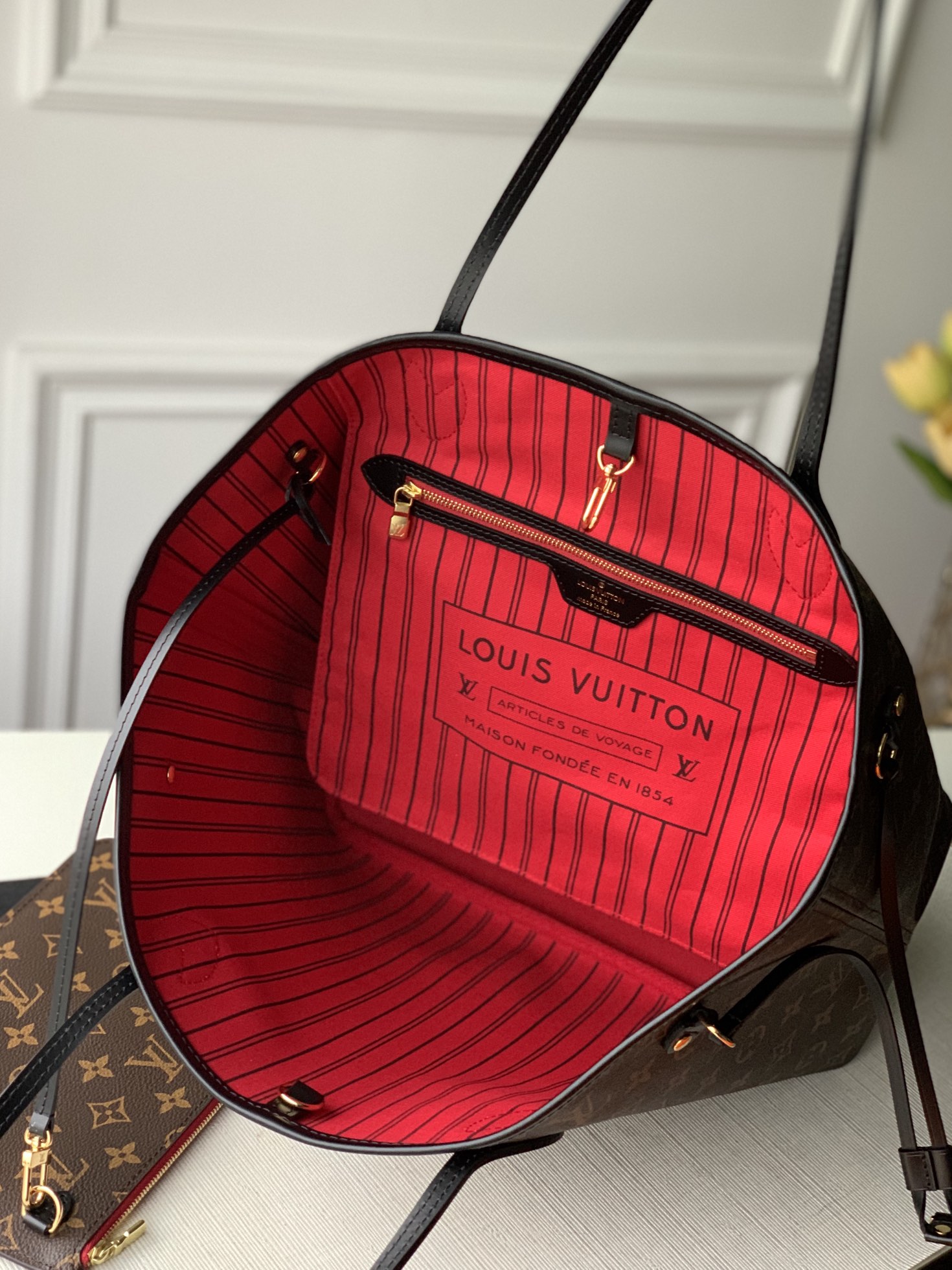 l0*is V*t0n neverfull mm (red inside) -32*29*17cm