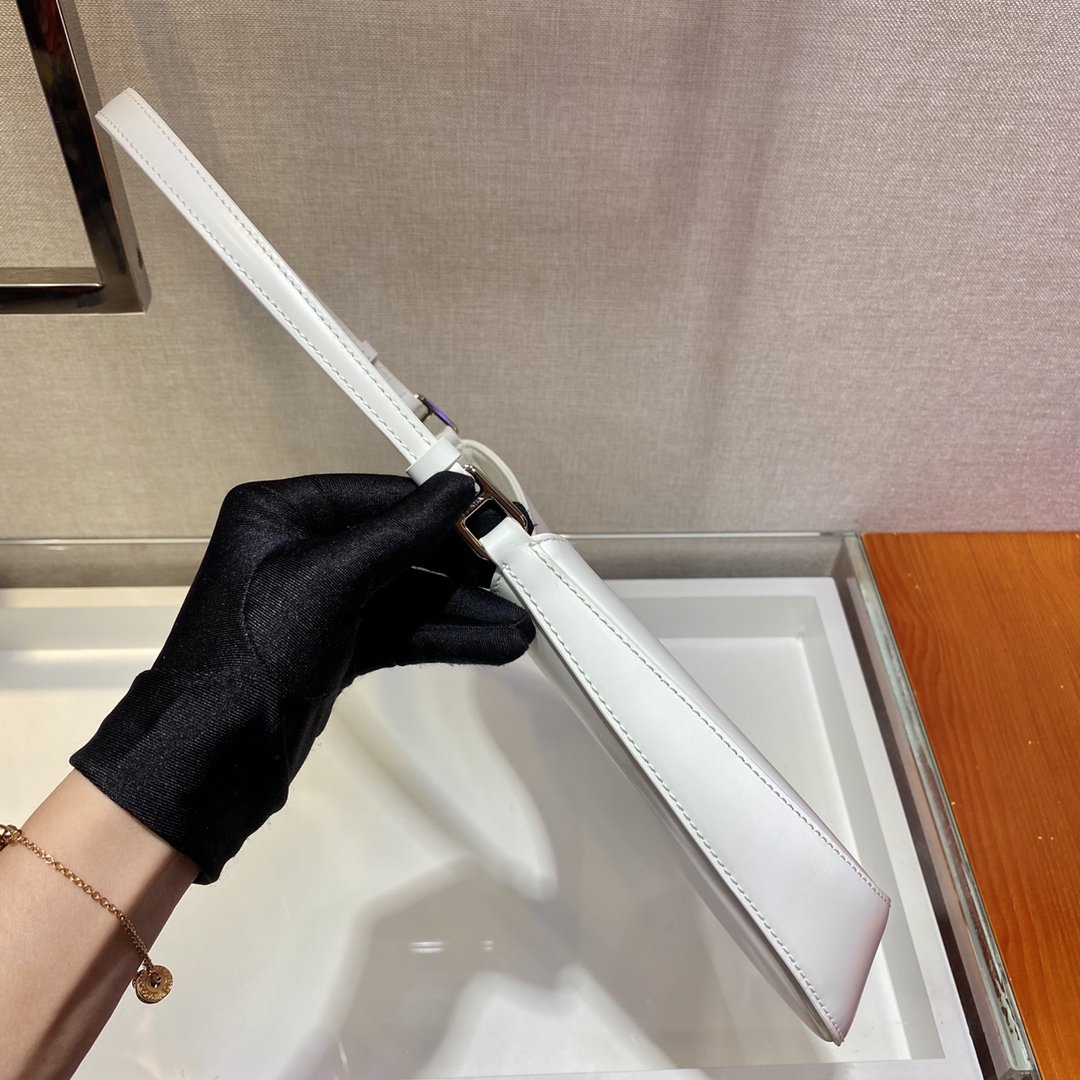 Pra*a vintage handbags1bc148-26*16*4cm