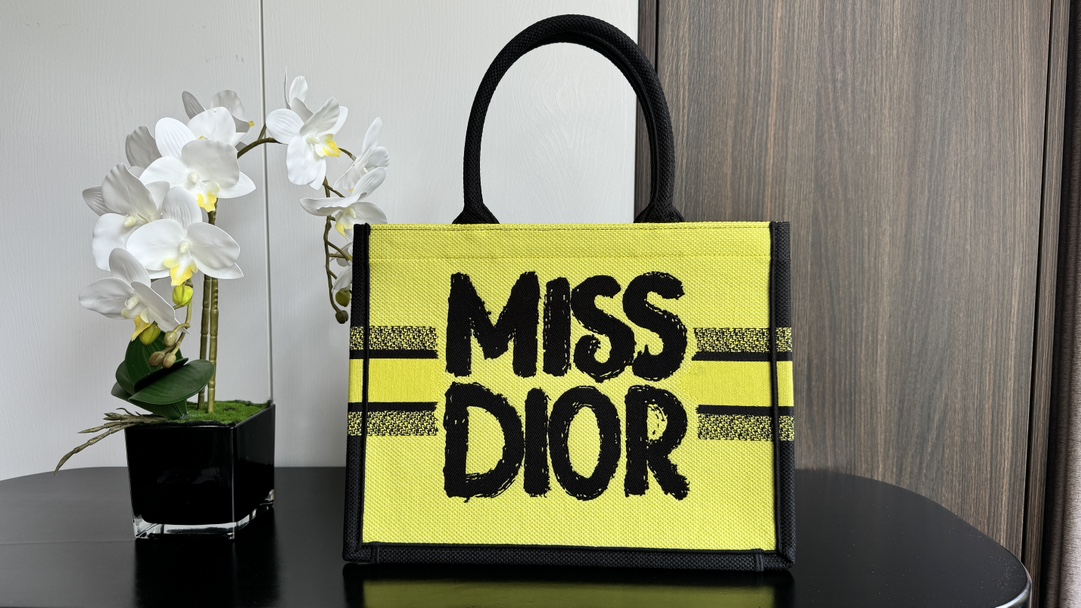 D*or small book tote-36.5cm