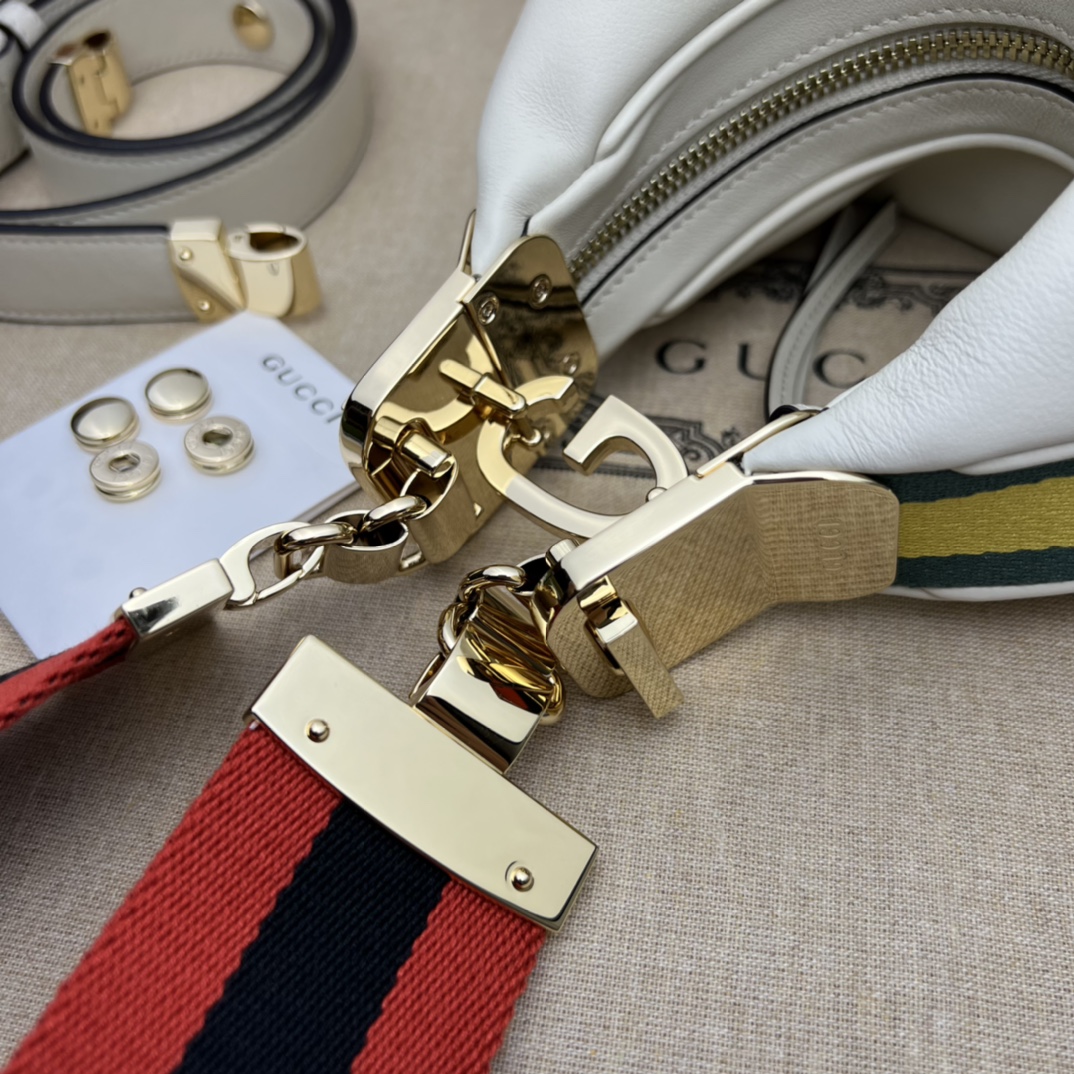 G*u*i attache small shoulder bag-23*22*5cm