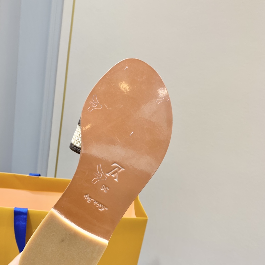 l0*is V*t0n slippers