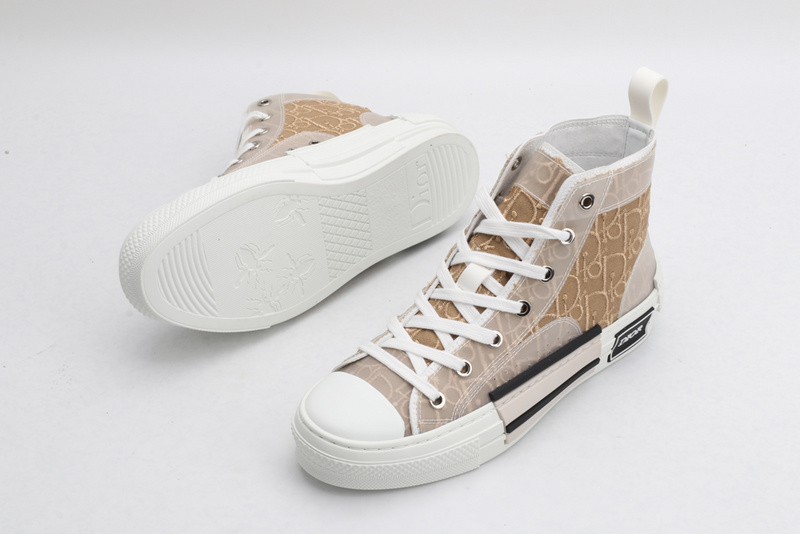 D*or high-top sneakers