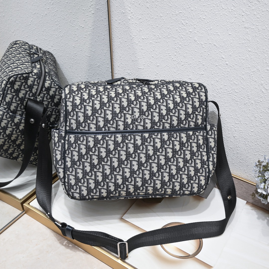 Diro Oblique Changing Bag-38 x 28 x 16CM
