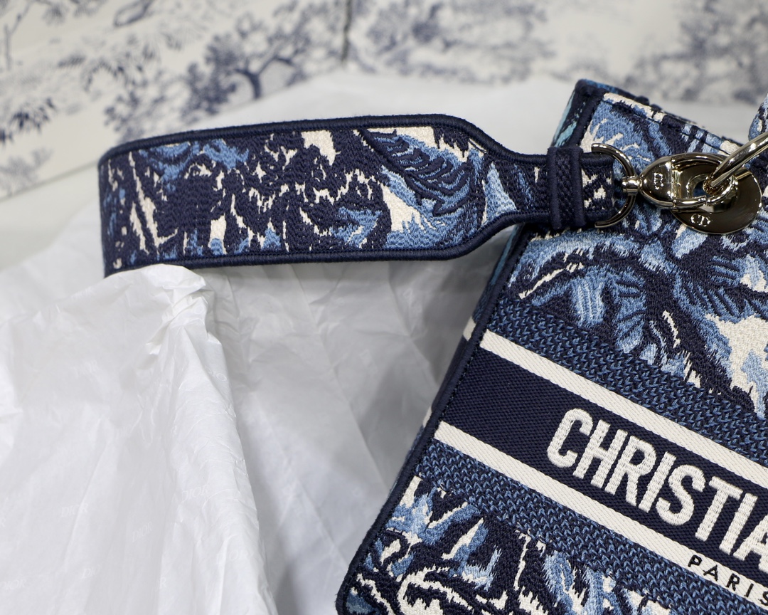 lady D*or bag-24*20*11cm