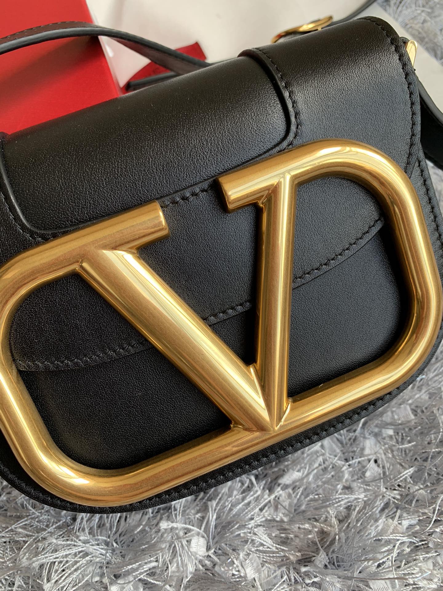 valentino garavani S*pervee handbags-18*8*15cm