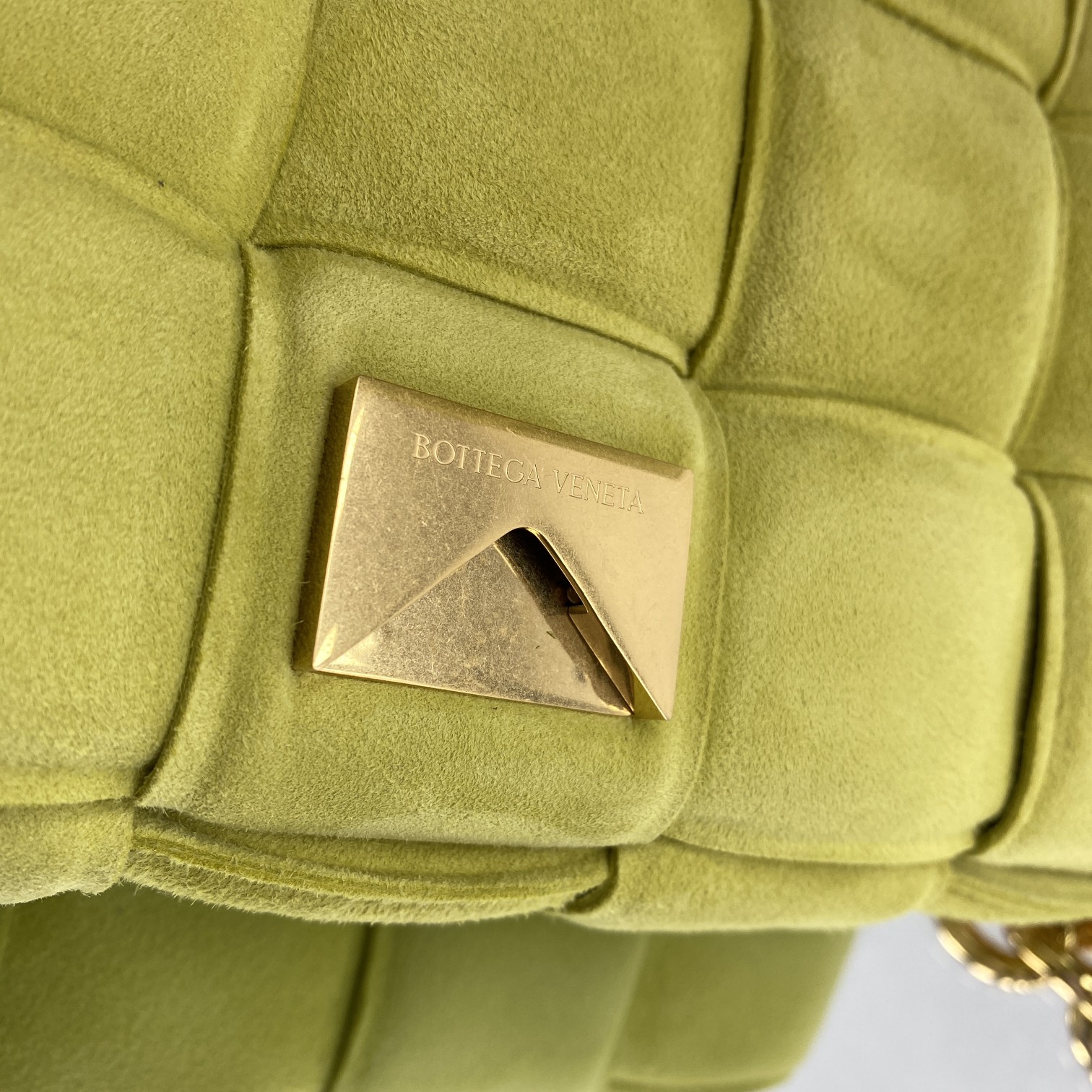 bo*te*ga Ve*ne*ta padded cassette bag-26*18*8cm