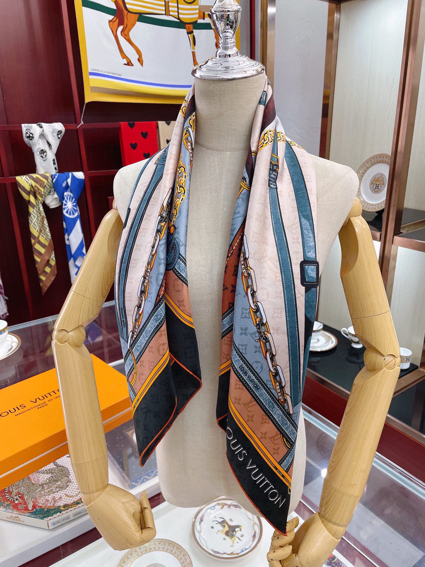 l0*is V*t0n silk square scarf-90*90cm