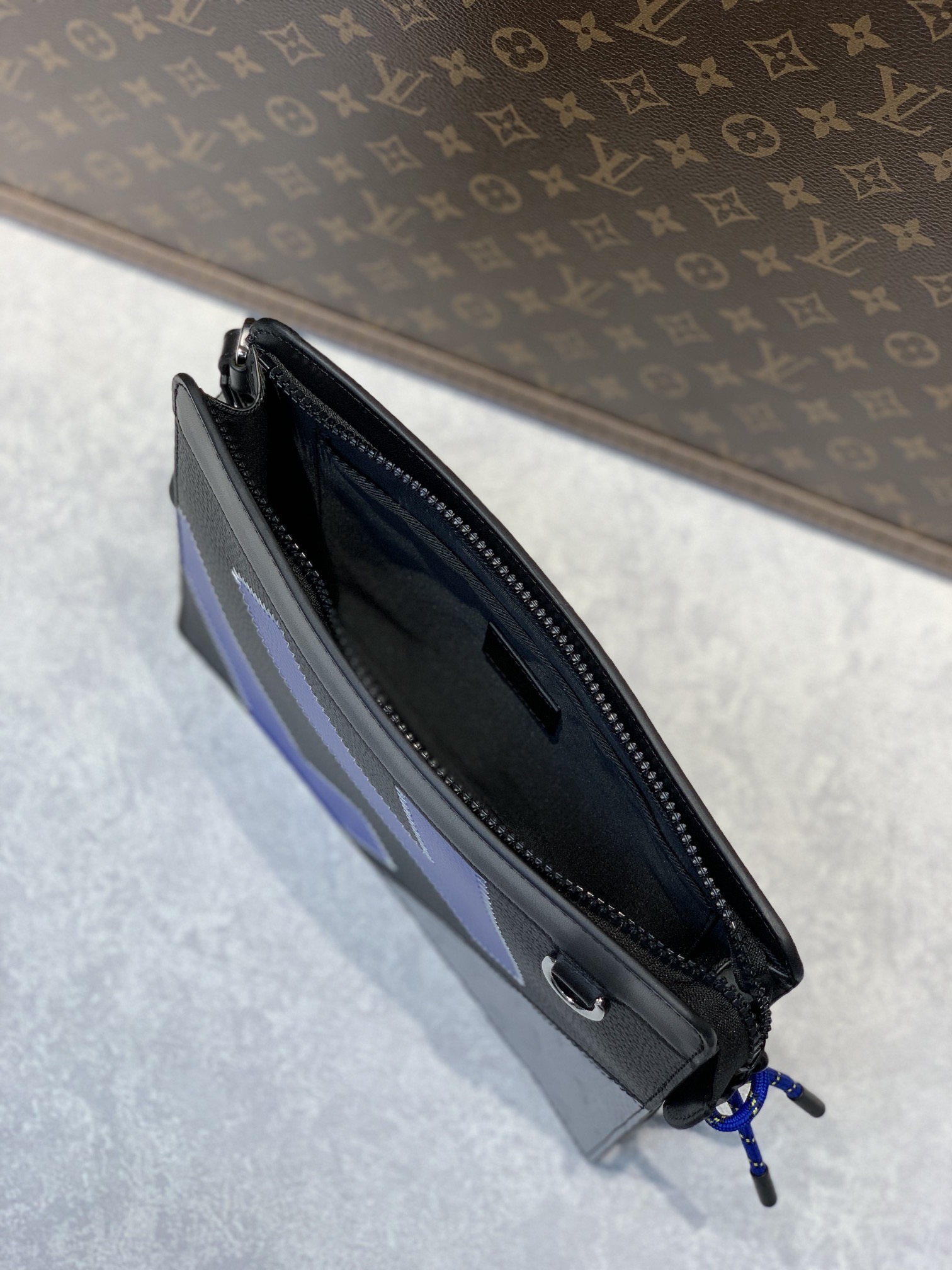 l0*is V*t0n standing pouch-21*27*5cm