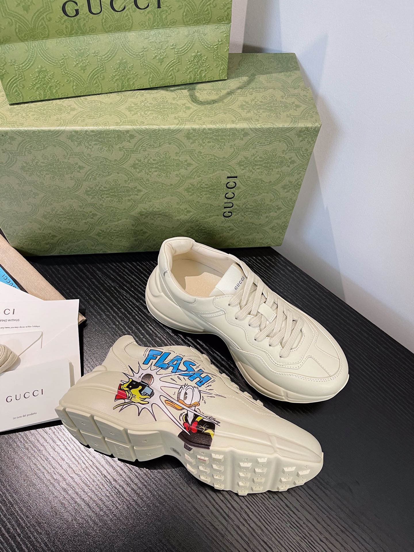 G*u*i rhyton leather sneaker