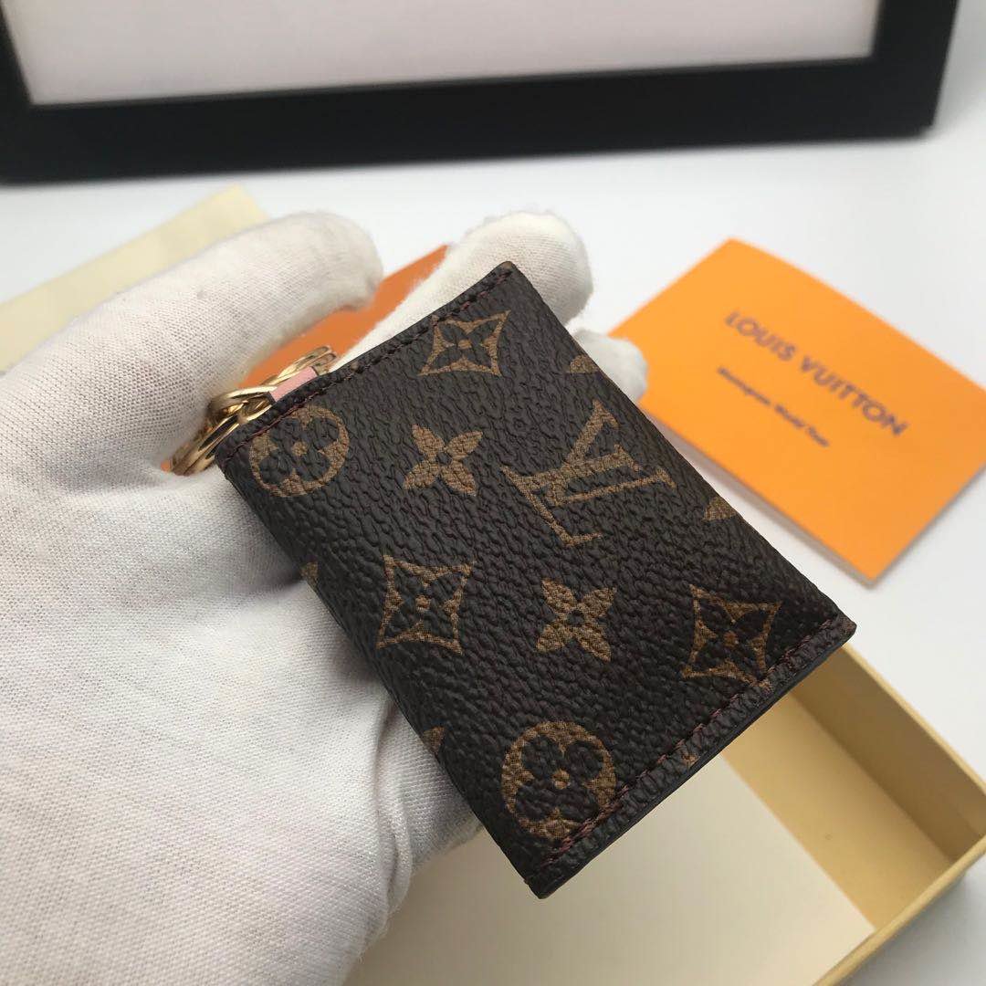 l0*is V*t0n key holders