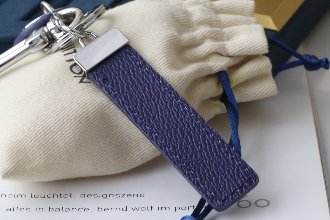 l0*is V*t0n key holders