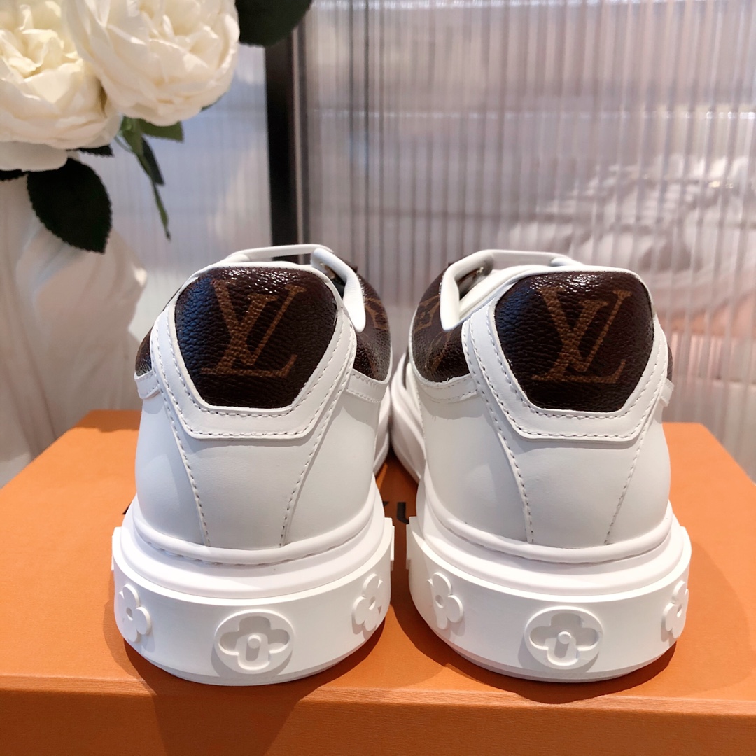 l0*is V*t0n sneakers