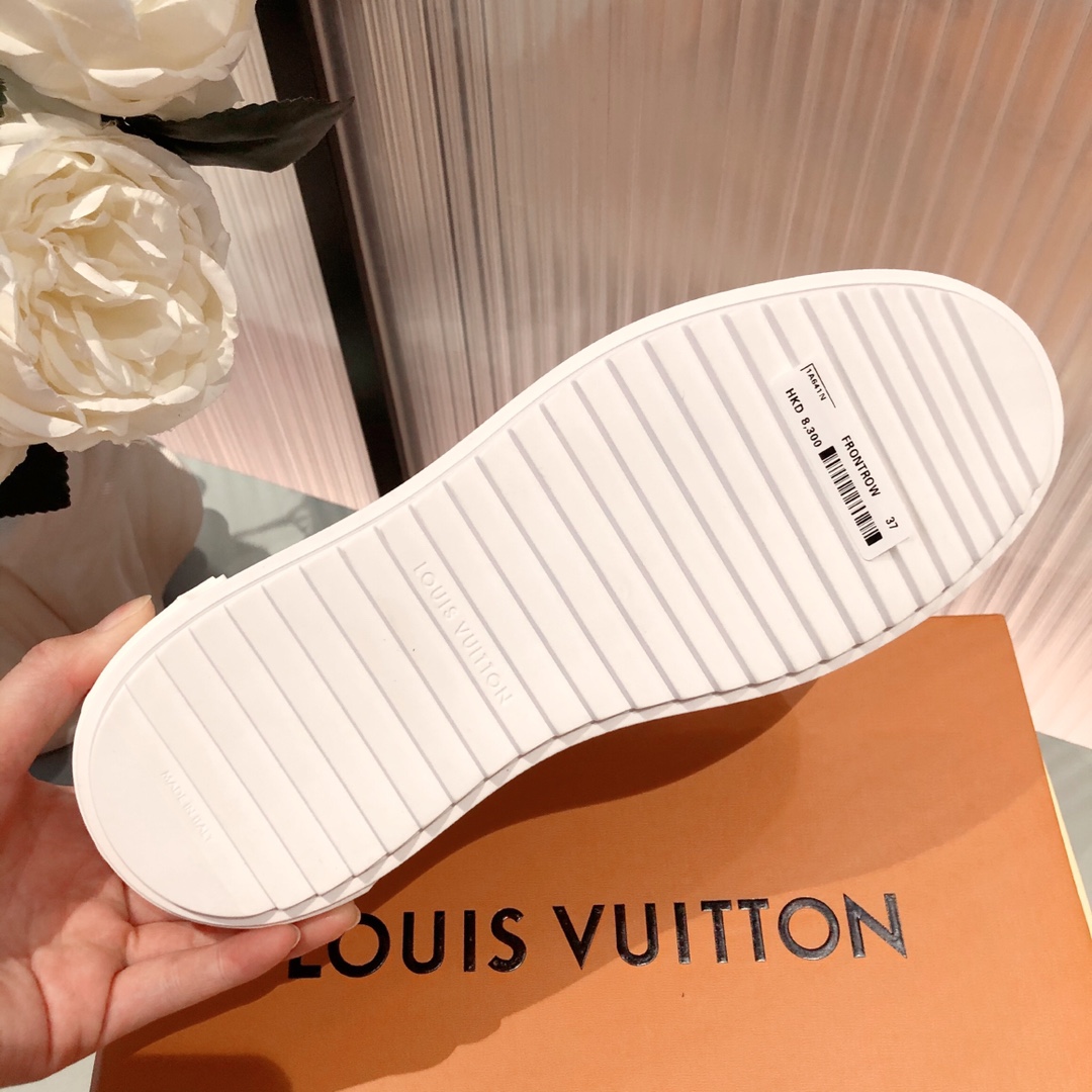 l0*is V*t0n sneakers