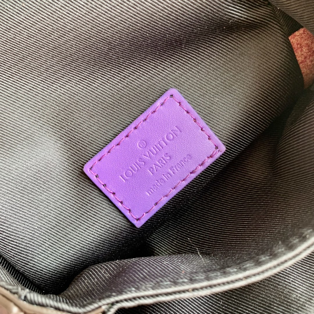 l0*is V*t0n s-lock vertical wearable handbag-12*19*7cm