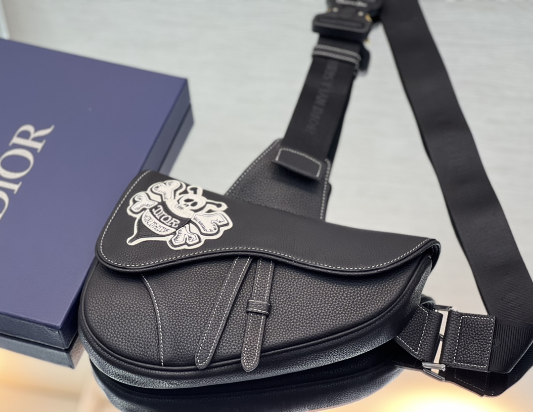 D*or saddle bag-20 x 28.6 x 5cm