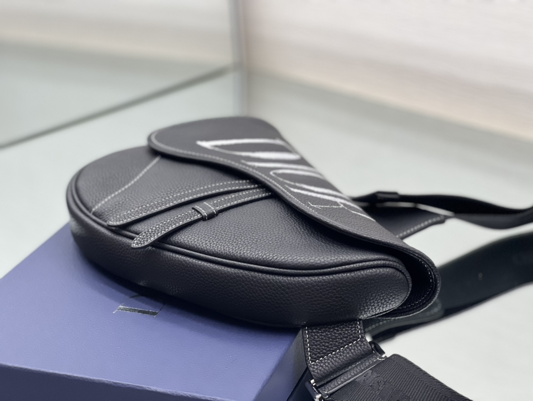 D*or saddle bag-20 x 28.6 x 5cm