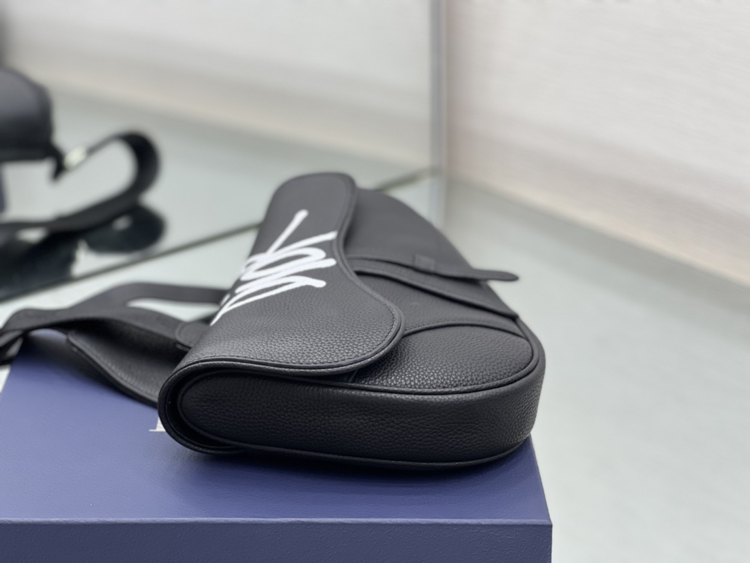 D*or saddle bag-20 x 28.6 x 5cm