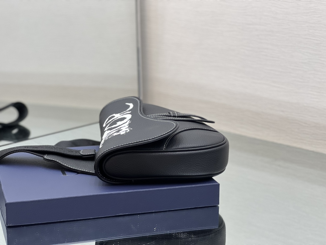 D*or saddle bag-20 x 28.6 x 5cm