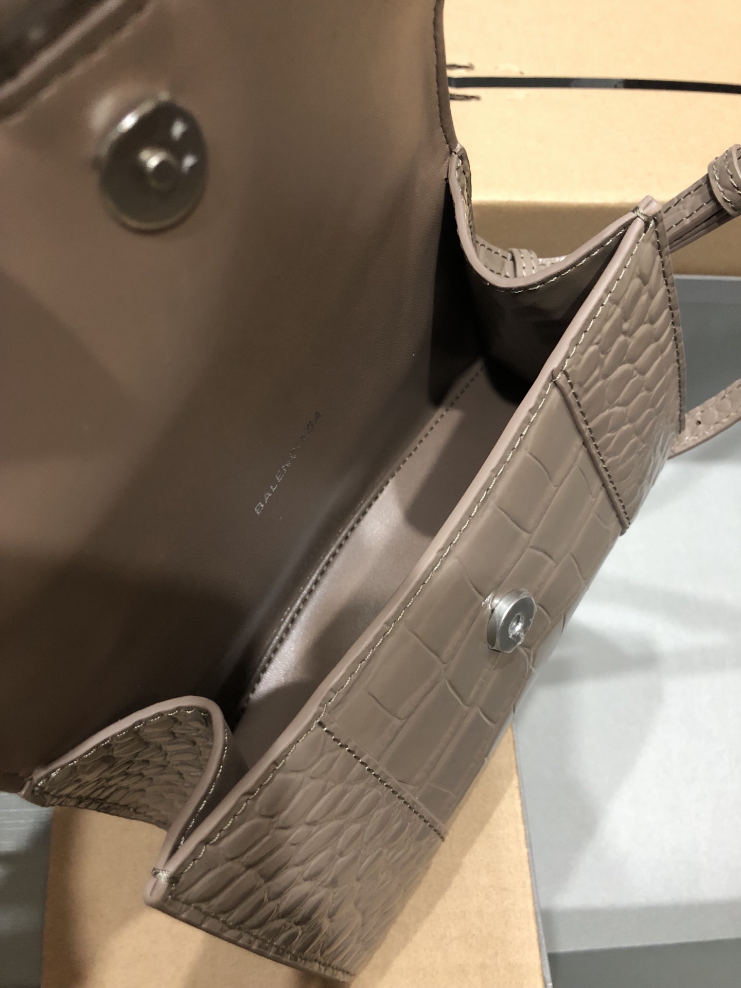 Ba*len*cia*ga small hourglass bag-13*8*19cm