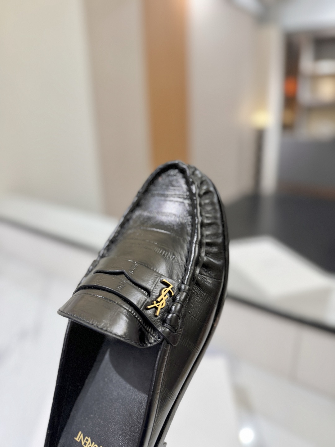 Y51 Loafer