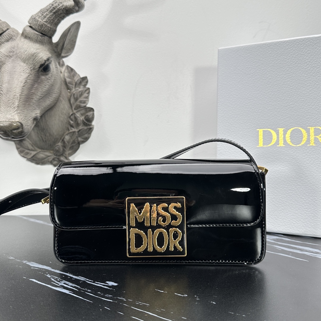 D*or miss D*or allover bag-22*11*6cm