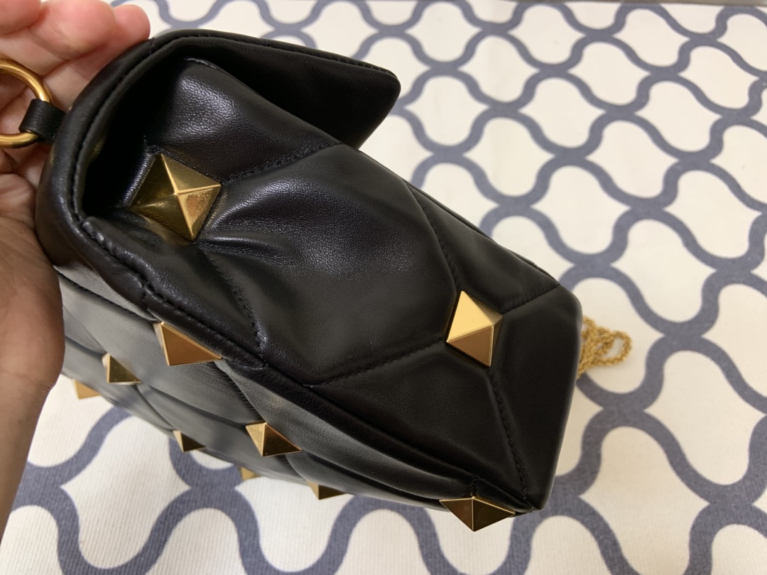 Valentin0 Garavani Roman Stud-Large Size-30*20*12CM