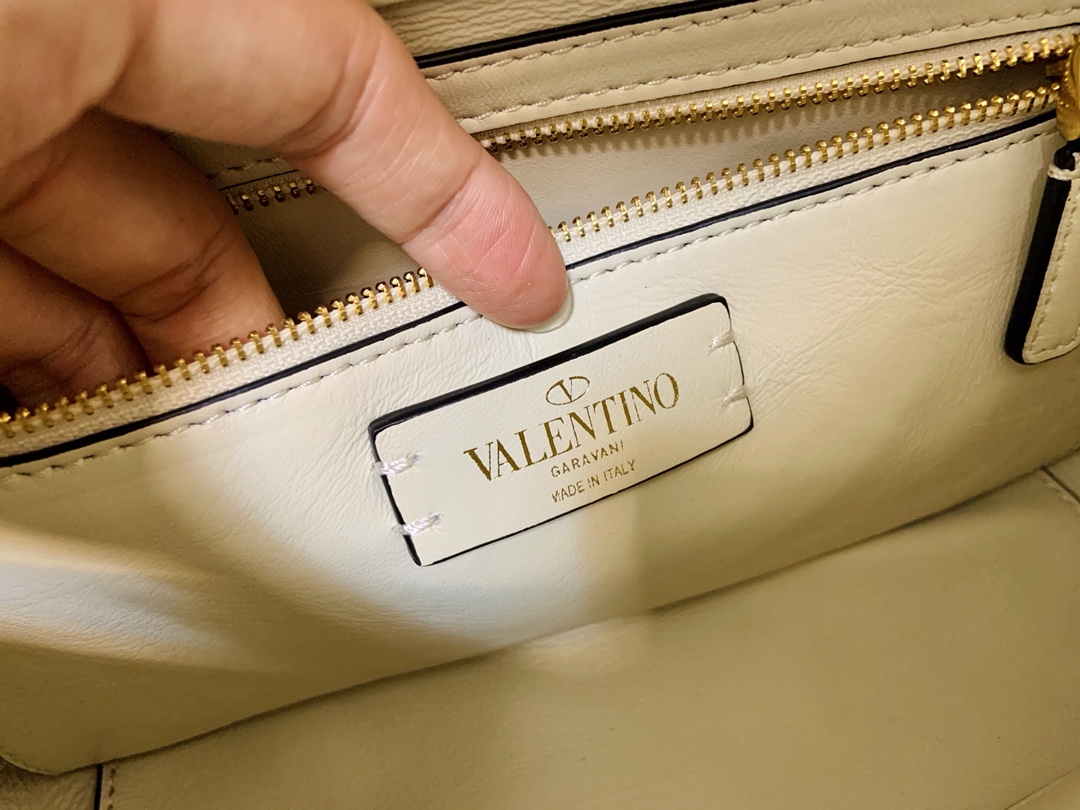 Valentin0 Garavani Roman Stud-Small Size-25*16*10CM