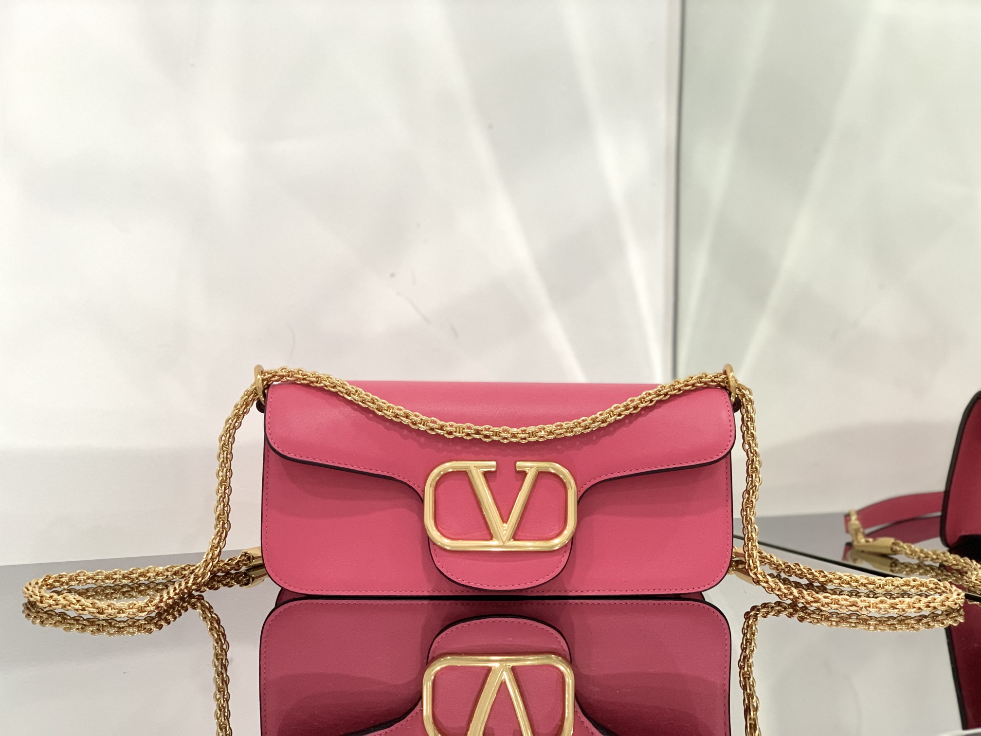 Valentino Garavani Locò Shoulder Bbag In Calfskin With Metallic VLogo-27*13*6CM