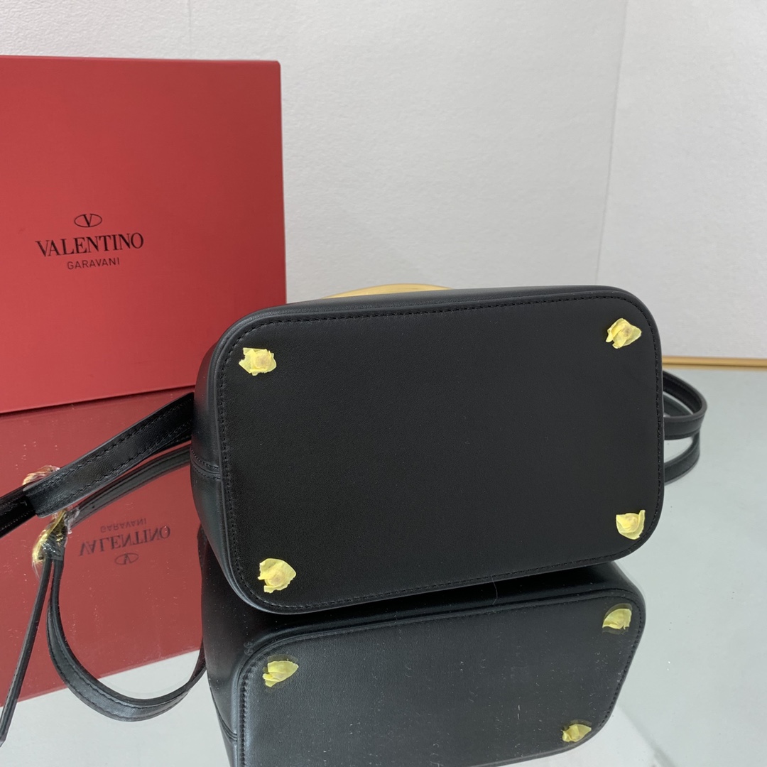 valentino garavani S*pervee bag-20*19*12cm