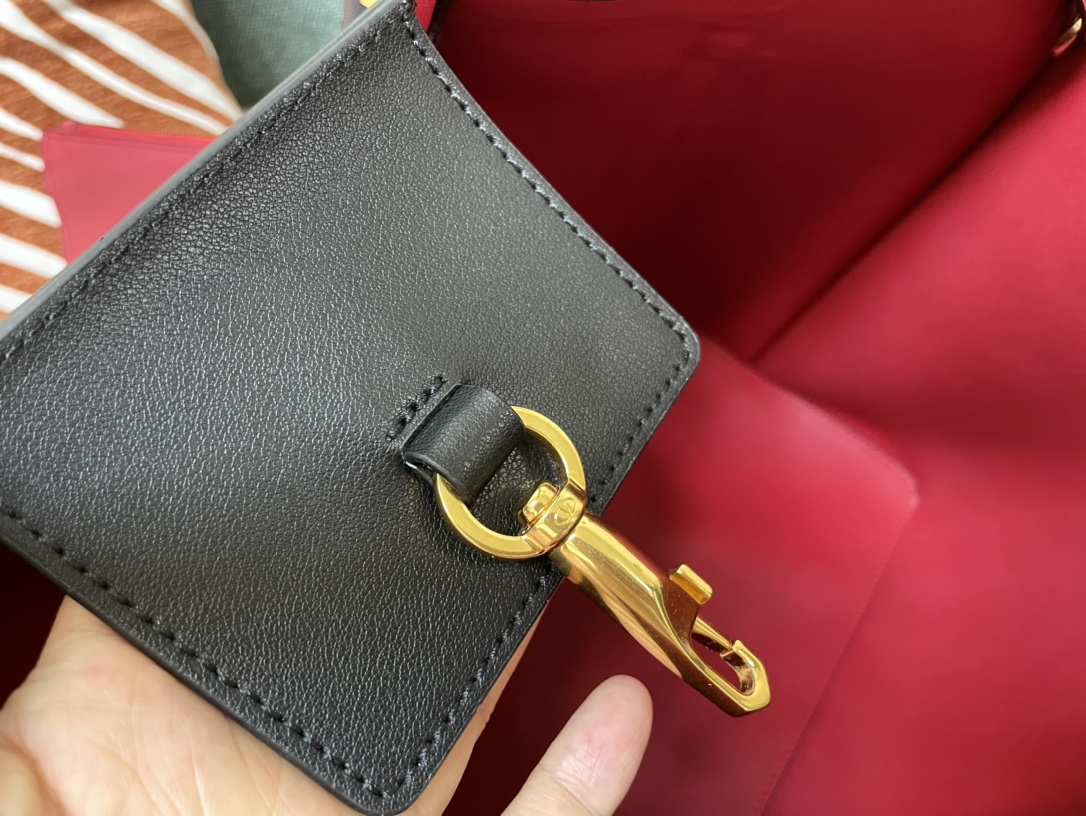 Valentino Garavani Escape Handbags-31*25*15&41*25*18 CM