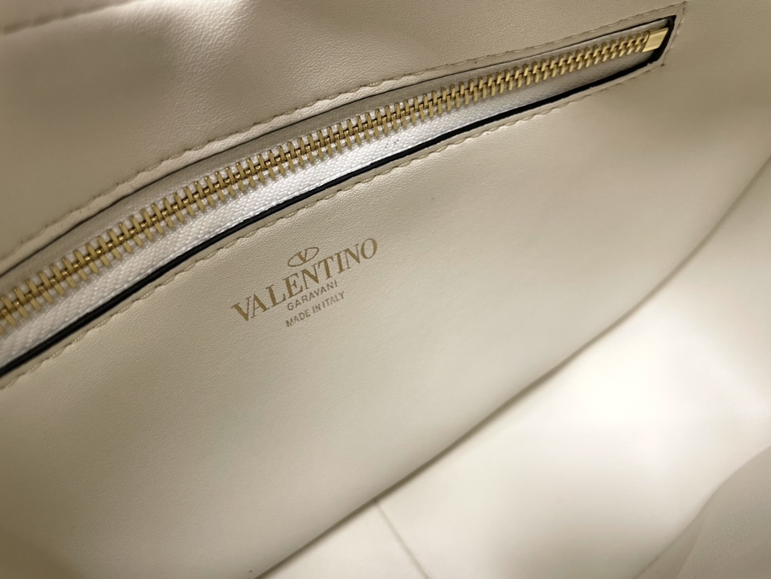 Valentino Garavani StudSign-26*30*7CM
