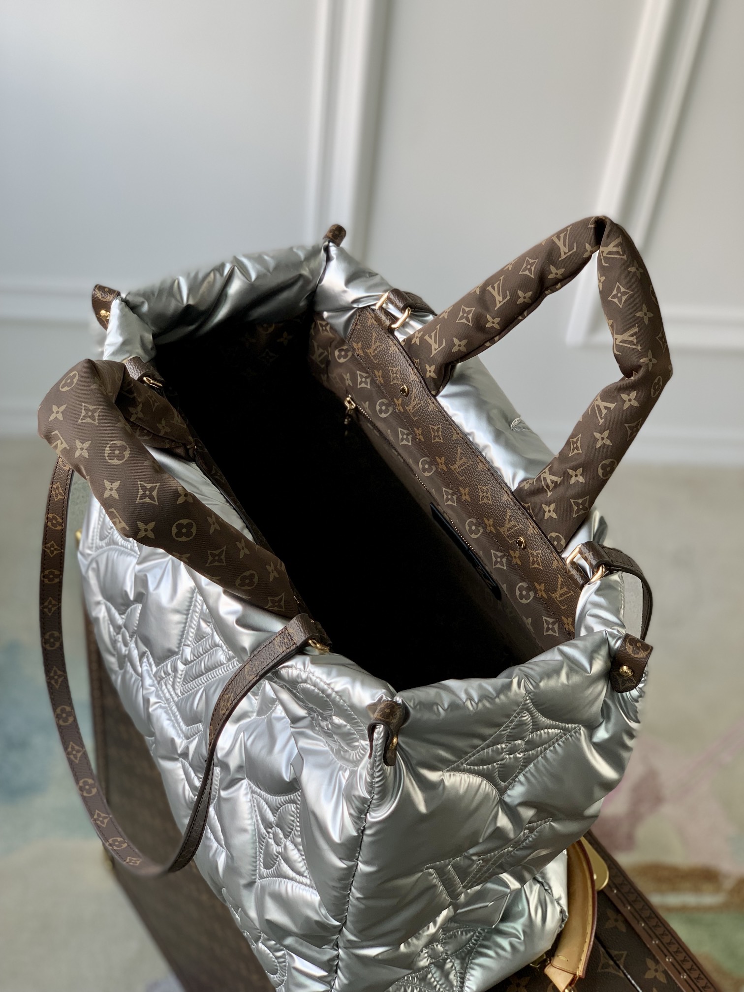 l0*is V*t0n onthego handbag-41*34*19cm