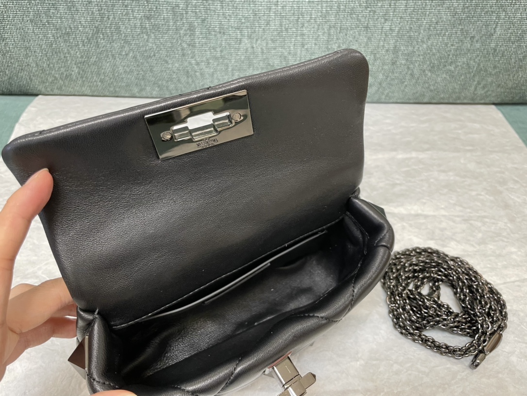 Valentin0 Garavani Roman Stud-Mini Size-19x13x6CM