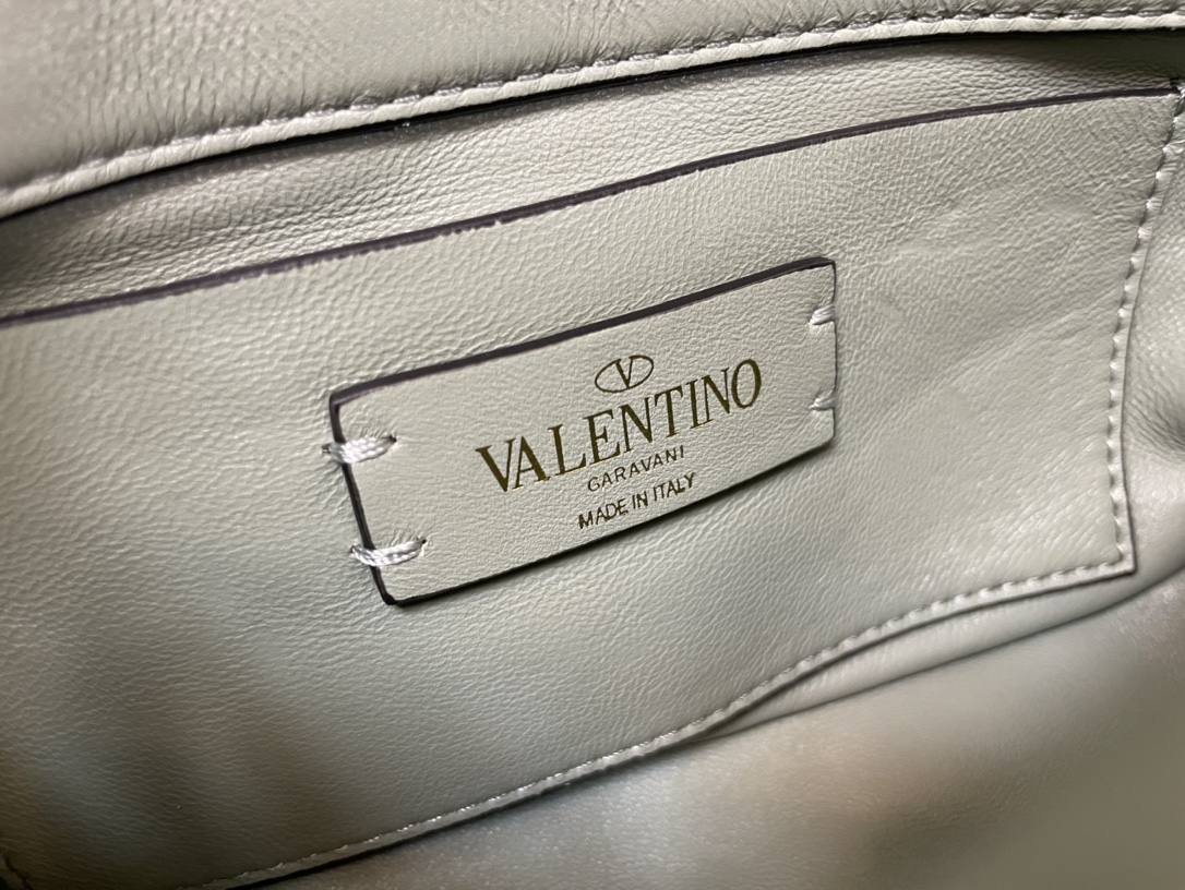 Valentin0 Garavani Roman Stud-Mini Size-19x13x6CM