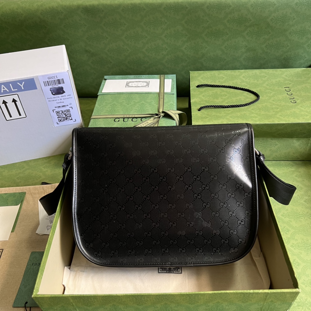 G*u*i messenger bag-33x 22x 11cm