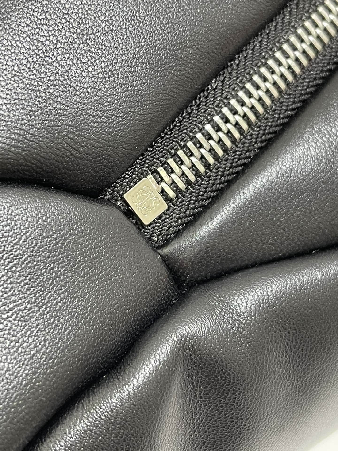 L0ew* puzzle puffer hobo bag-31*16*13cm