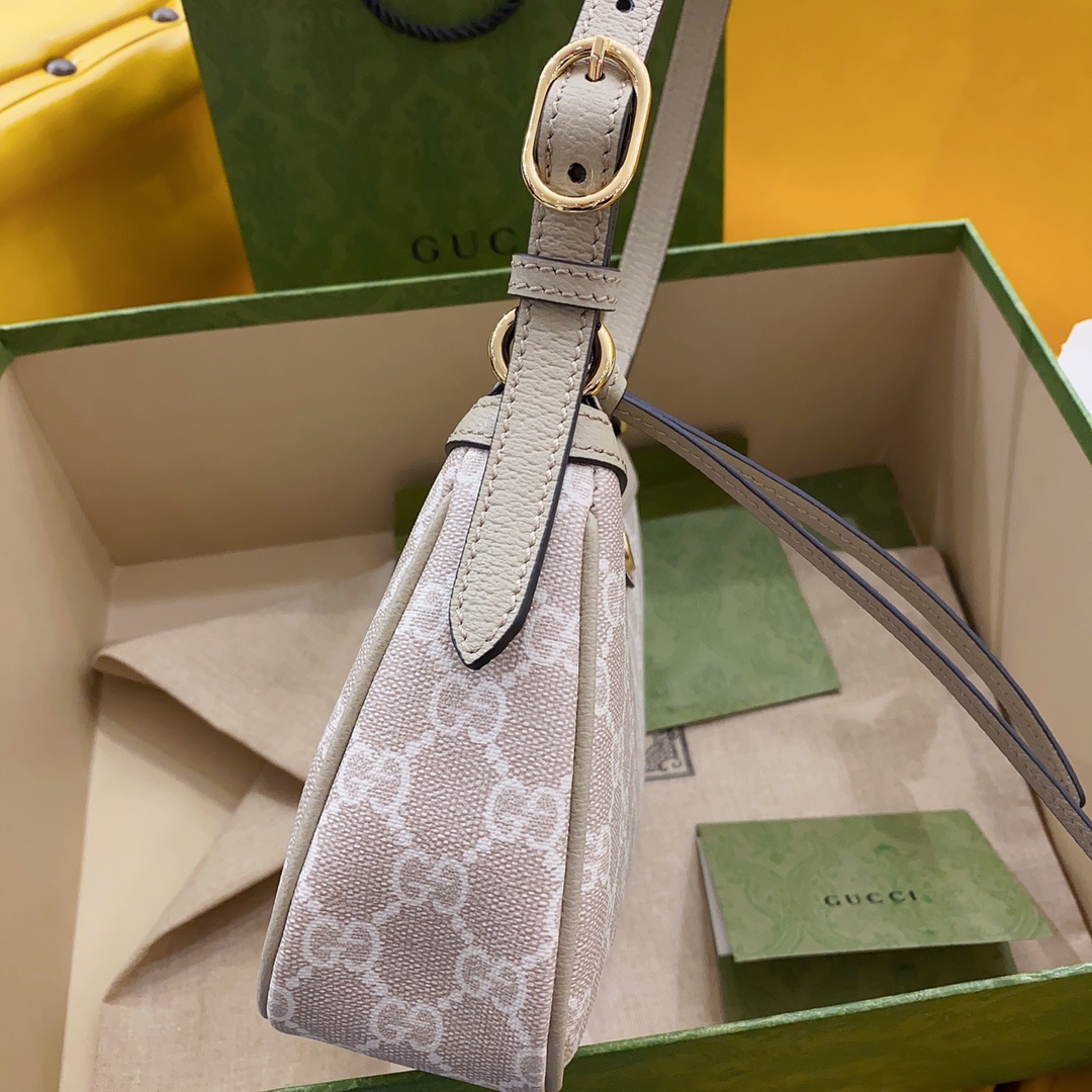 G*u*i chain bag-25*15*6cm