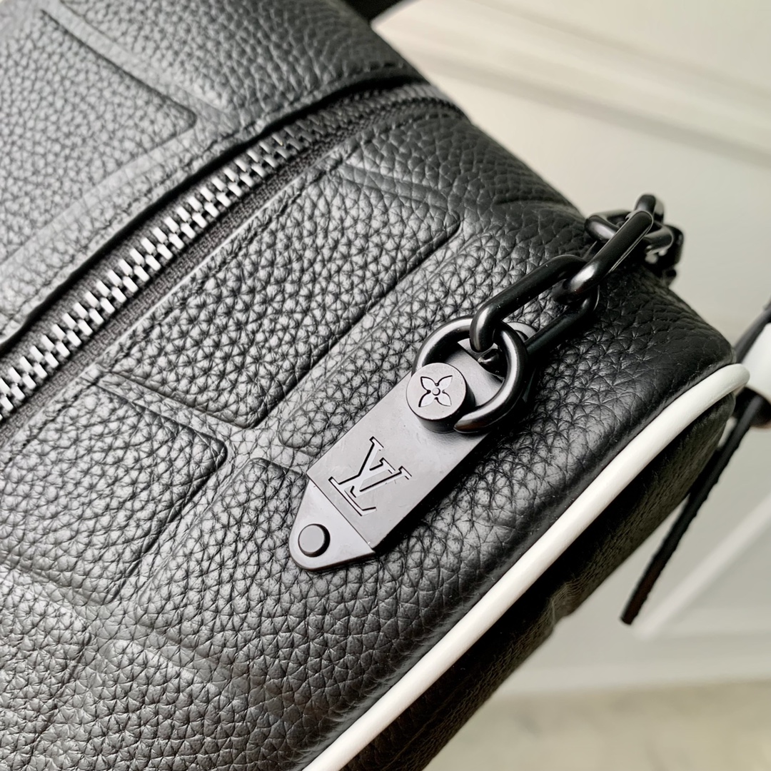 l0*is V*t0n cloakroom dopp kit pouch-15 x 24 x 15cm