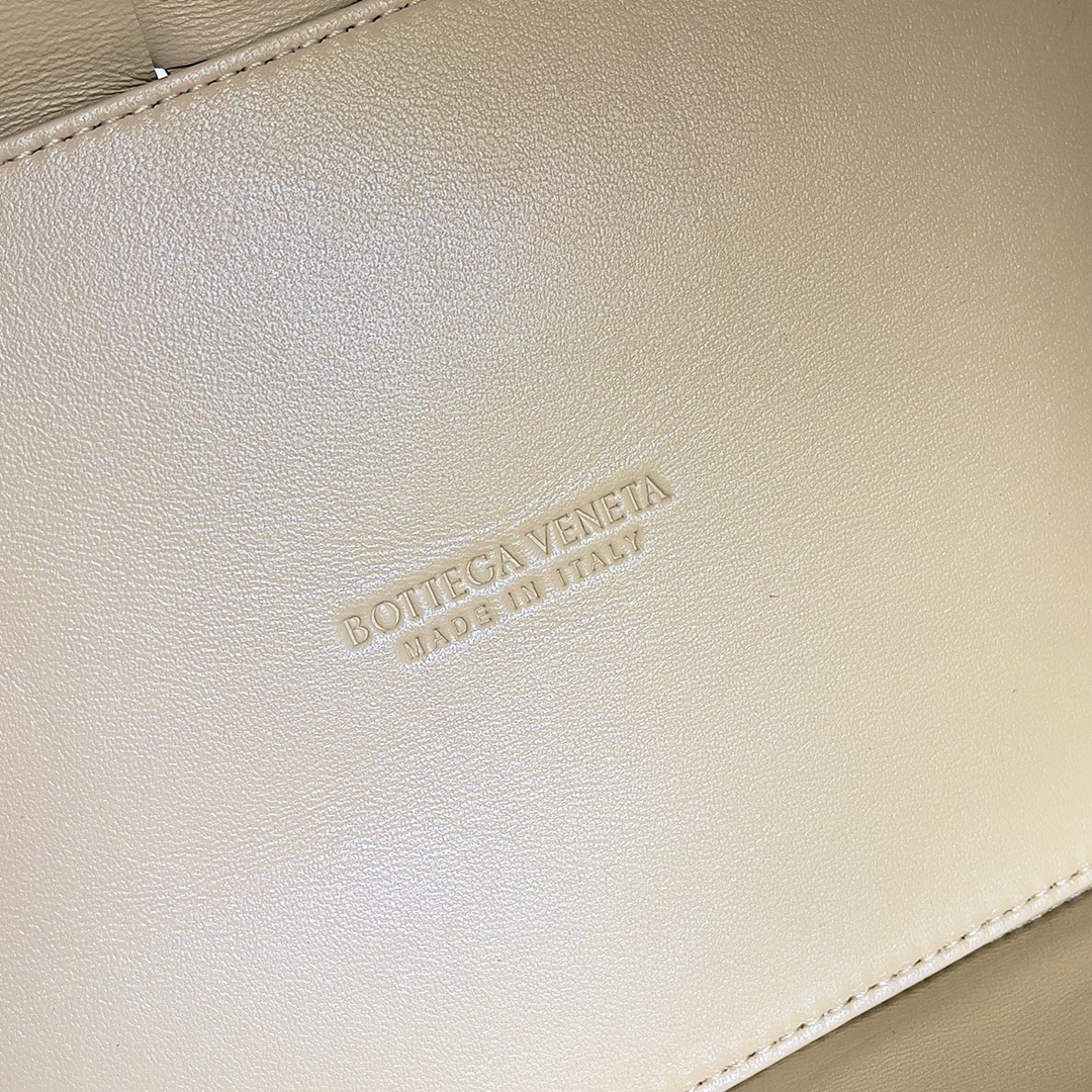 bo*te*ga Ve*ne*ta bowling bags-28*21*1cm