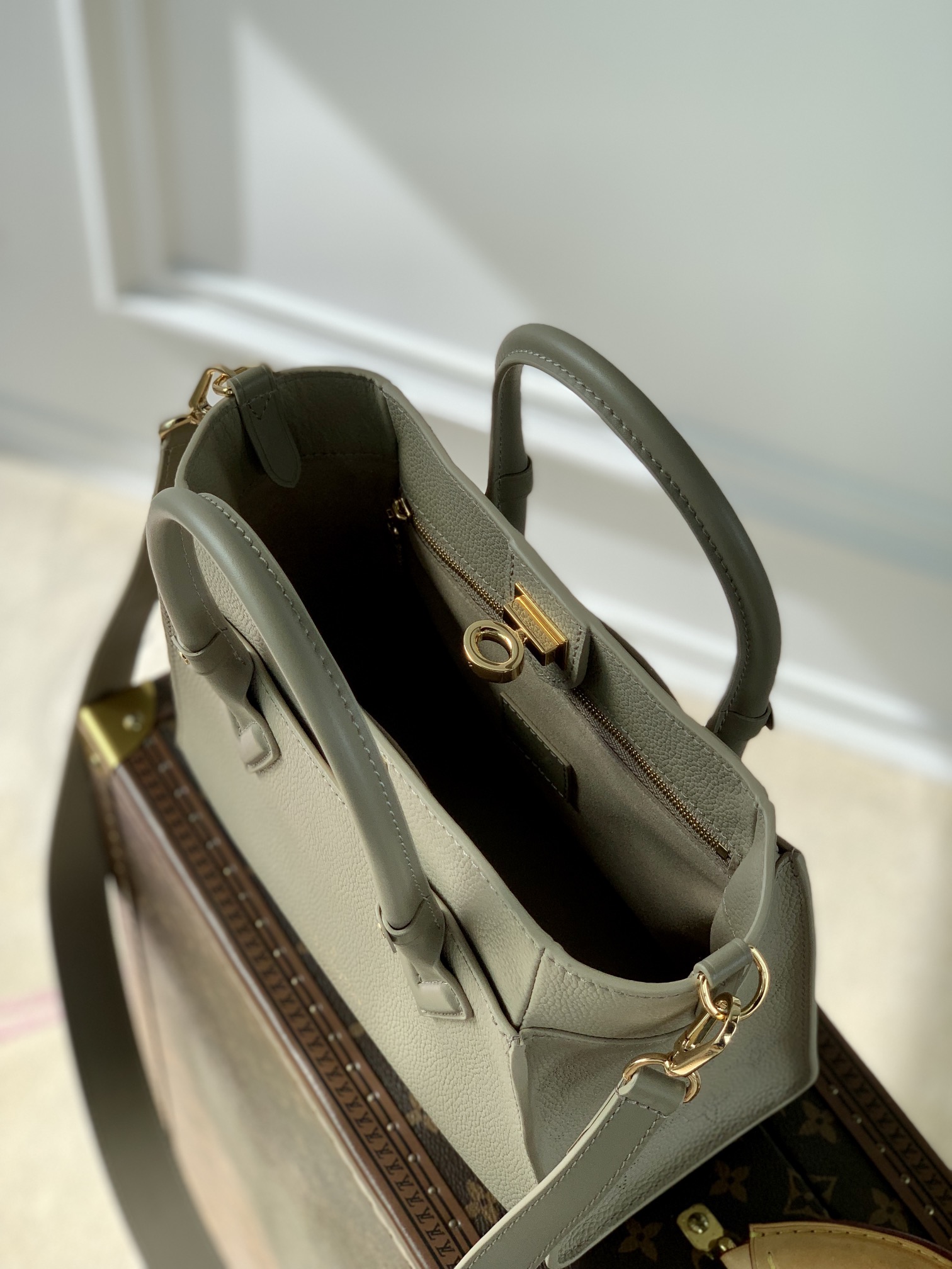 l0*is V*t0n on my side tote bag-25*20*12cm