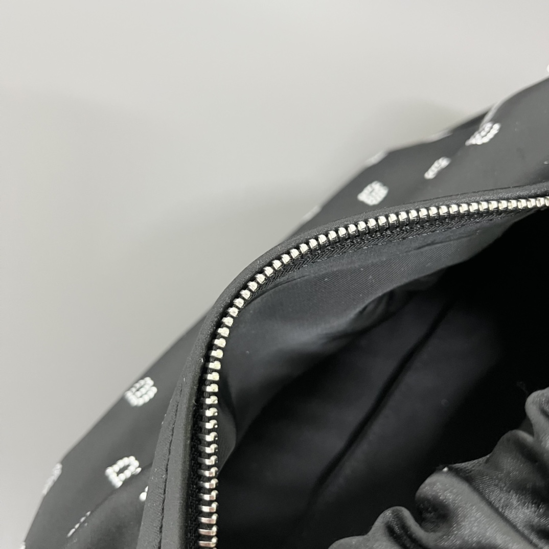 bo*te*ga Ve*ne*ta cassette bag-21cm