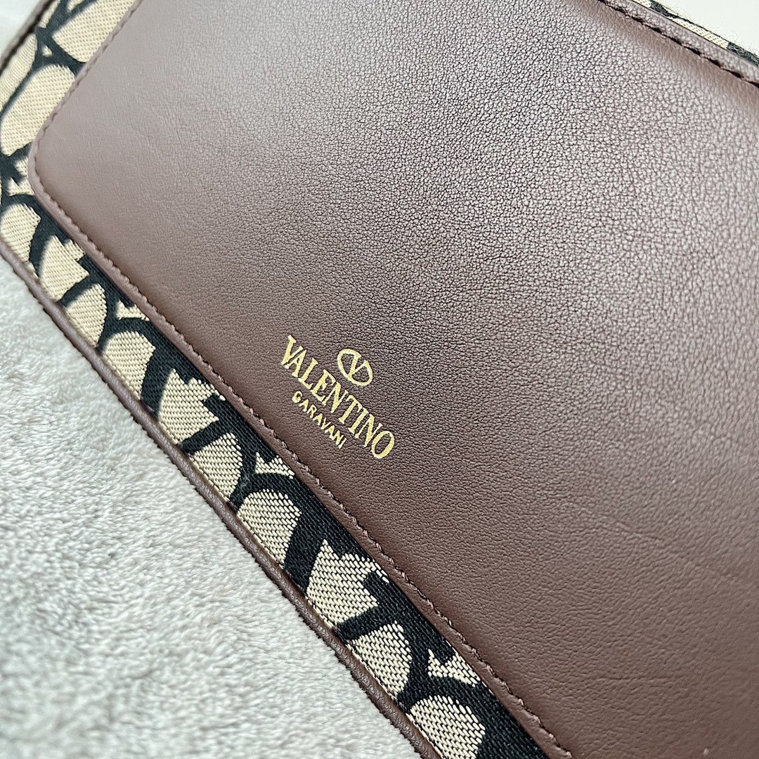 Valentino Garavani Loc-27*13*6CM