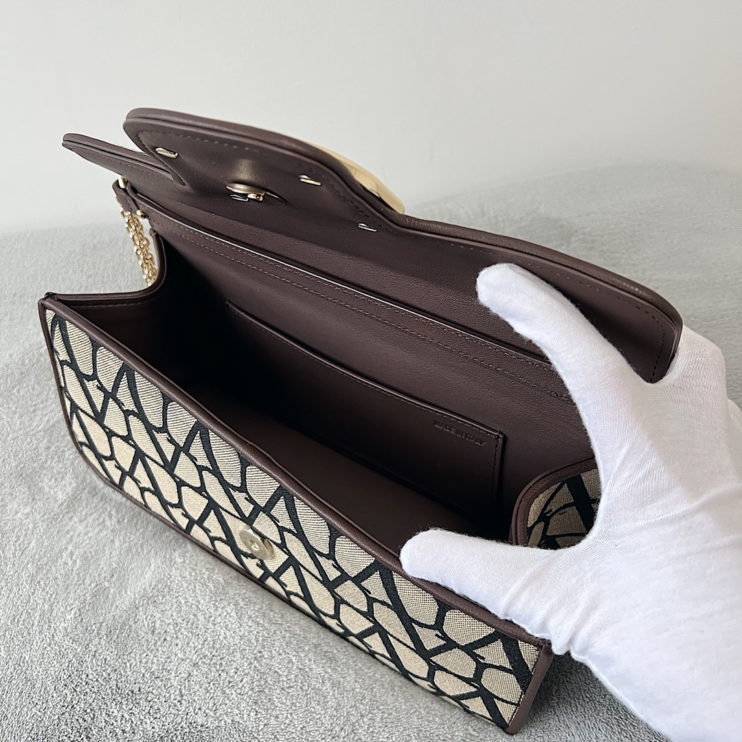 Valentino Garavani Loc-27*13*6CM