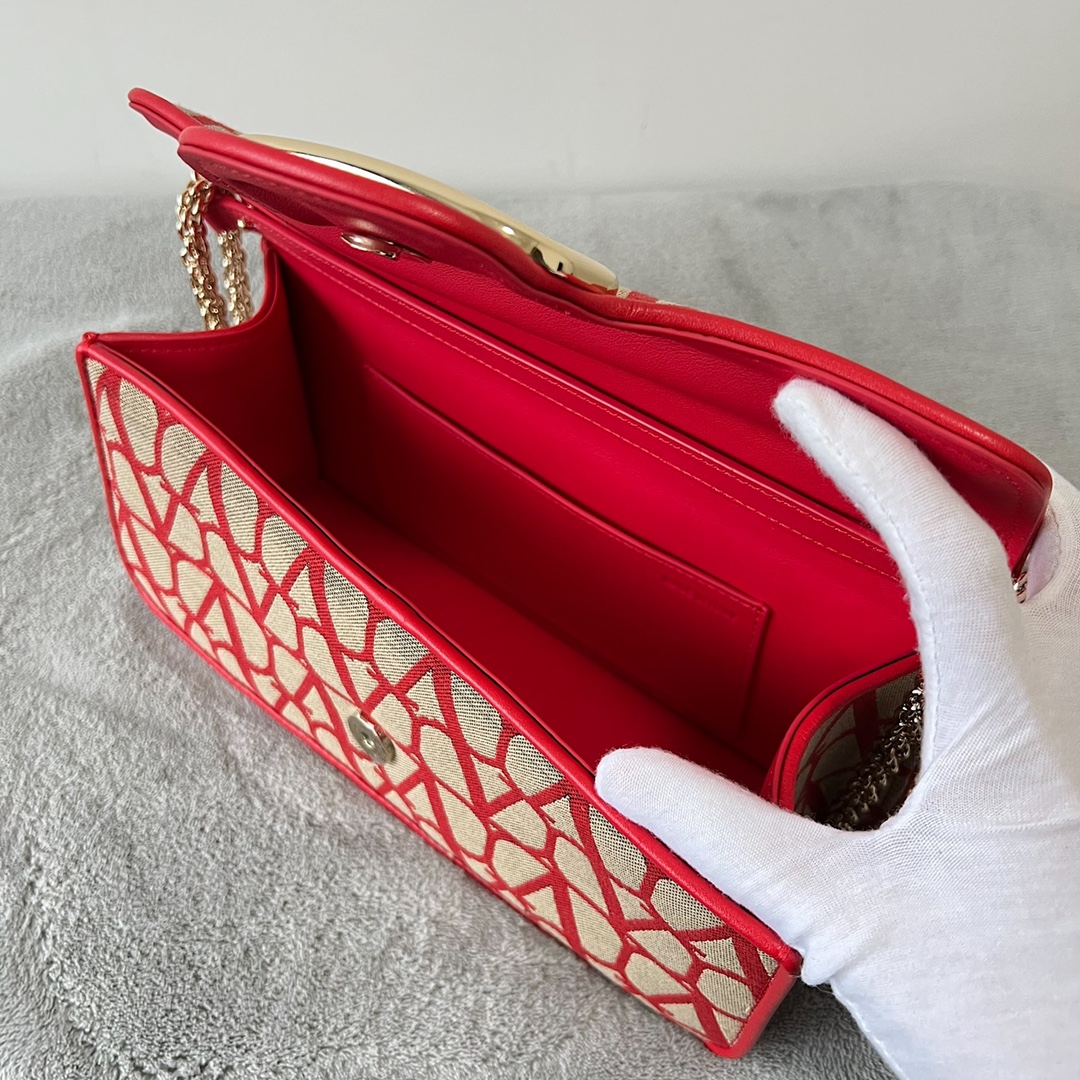 Valentino Garavani Loc-27*13*6CM