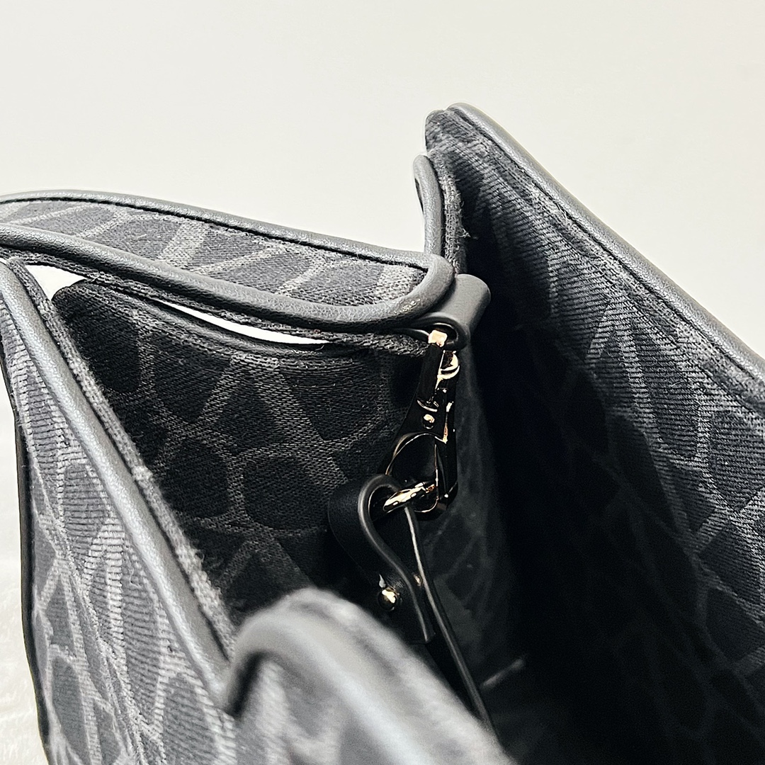 Valentino Garavani La Troisième Toile Iconographe -40*25*17CM