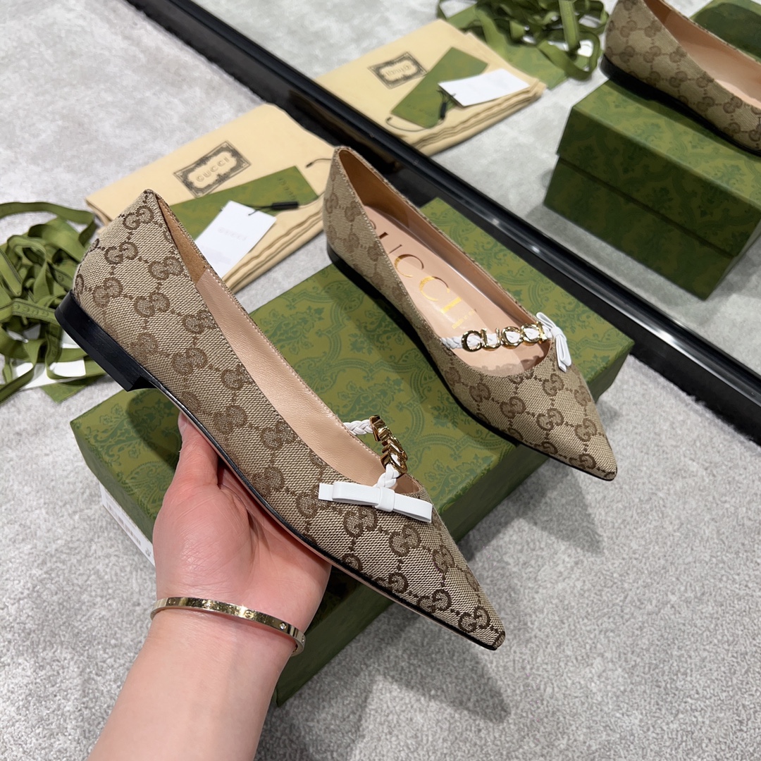 G*u*i ballet dance shoes