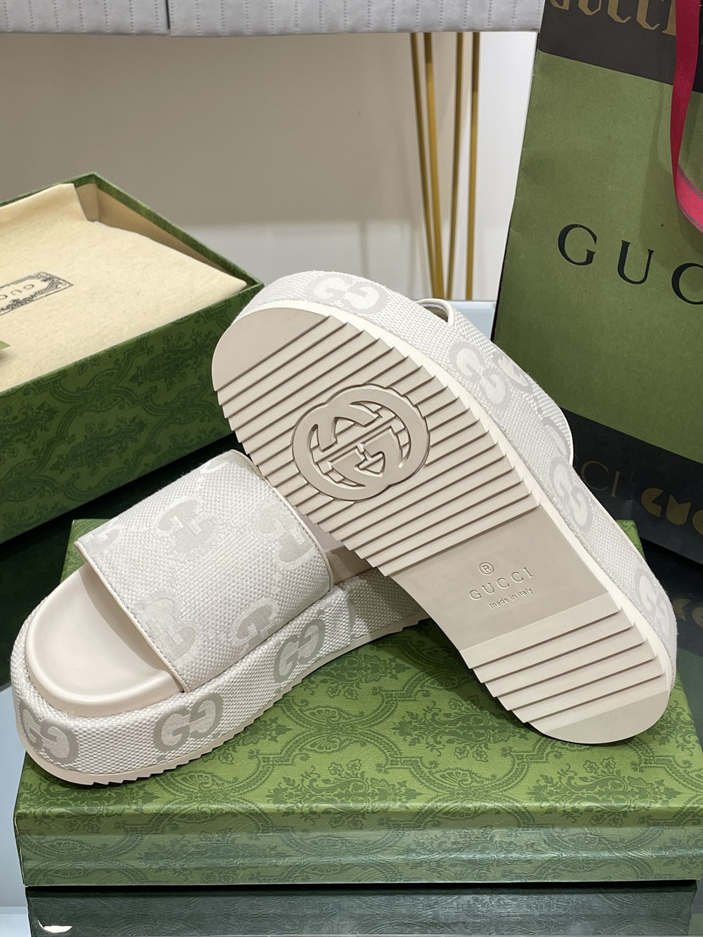 G*u*i slides(size35-43)