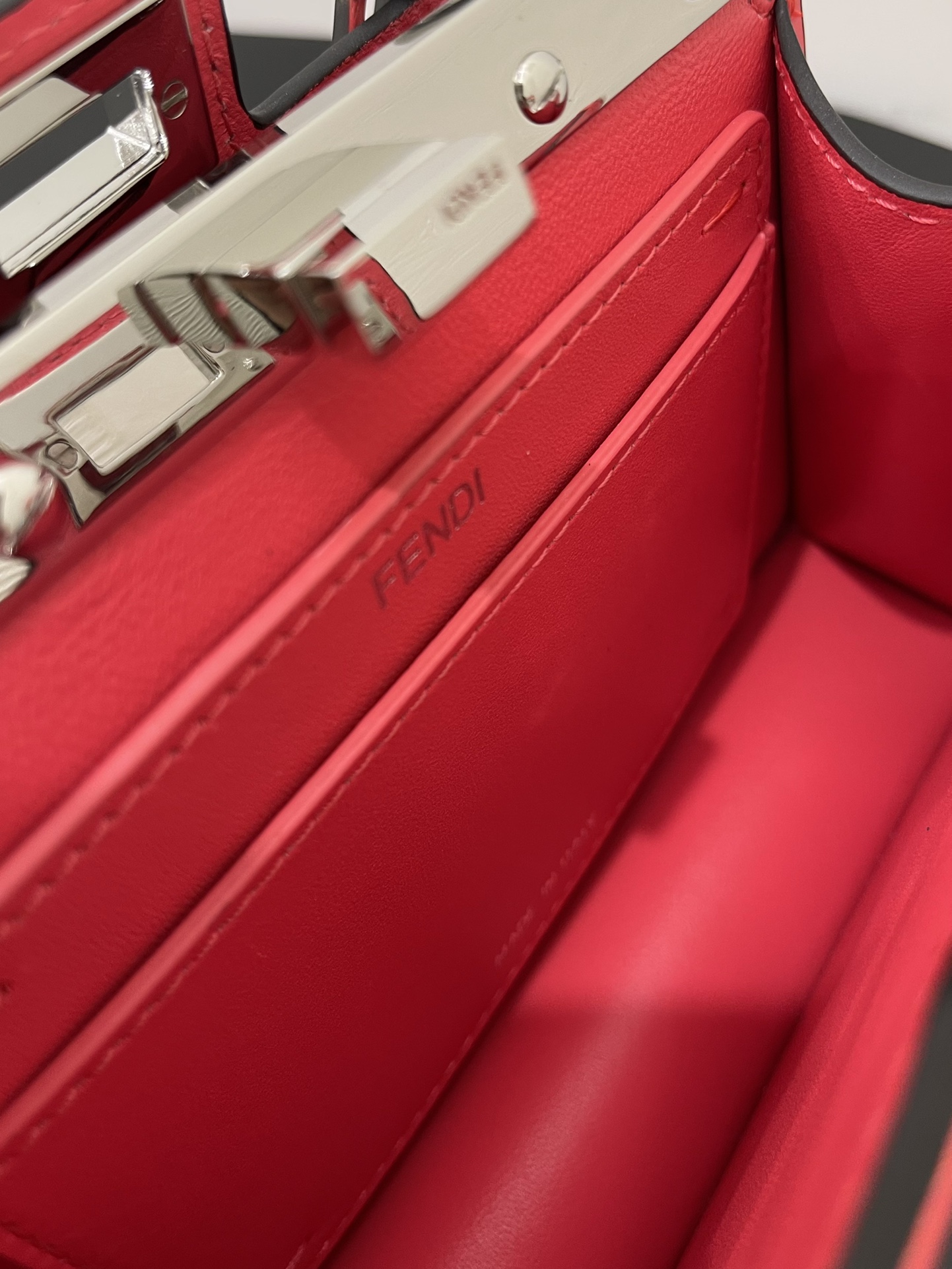 F**di peekaboo iseeu-20.5x11x14cm