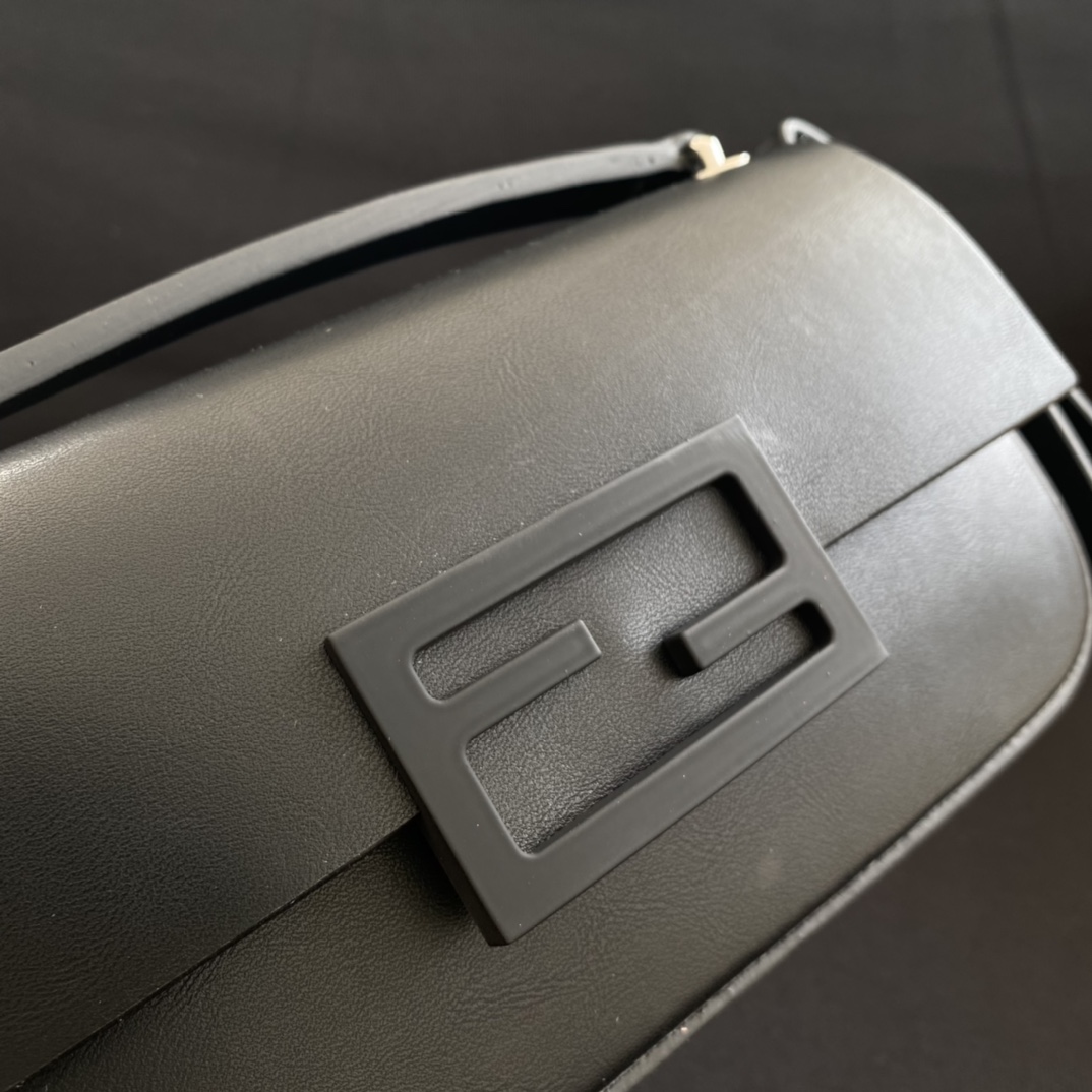 F**di baguette bag-19×14×4cm