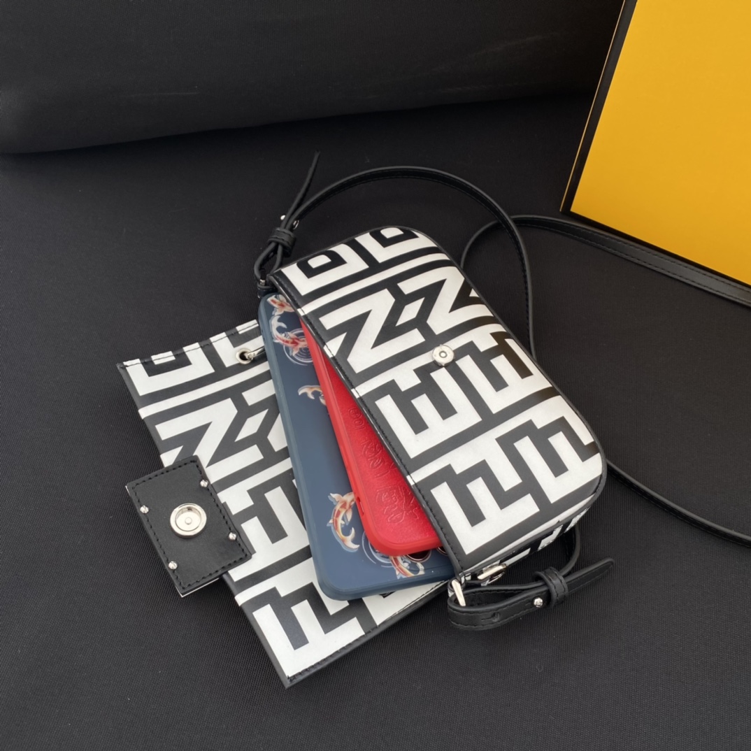 F**di baguette bag-19×14×4cm